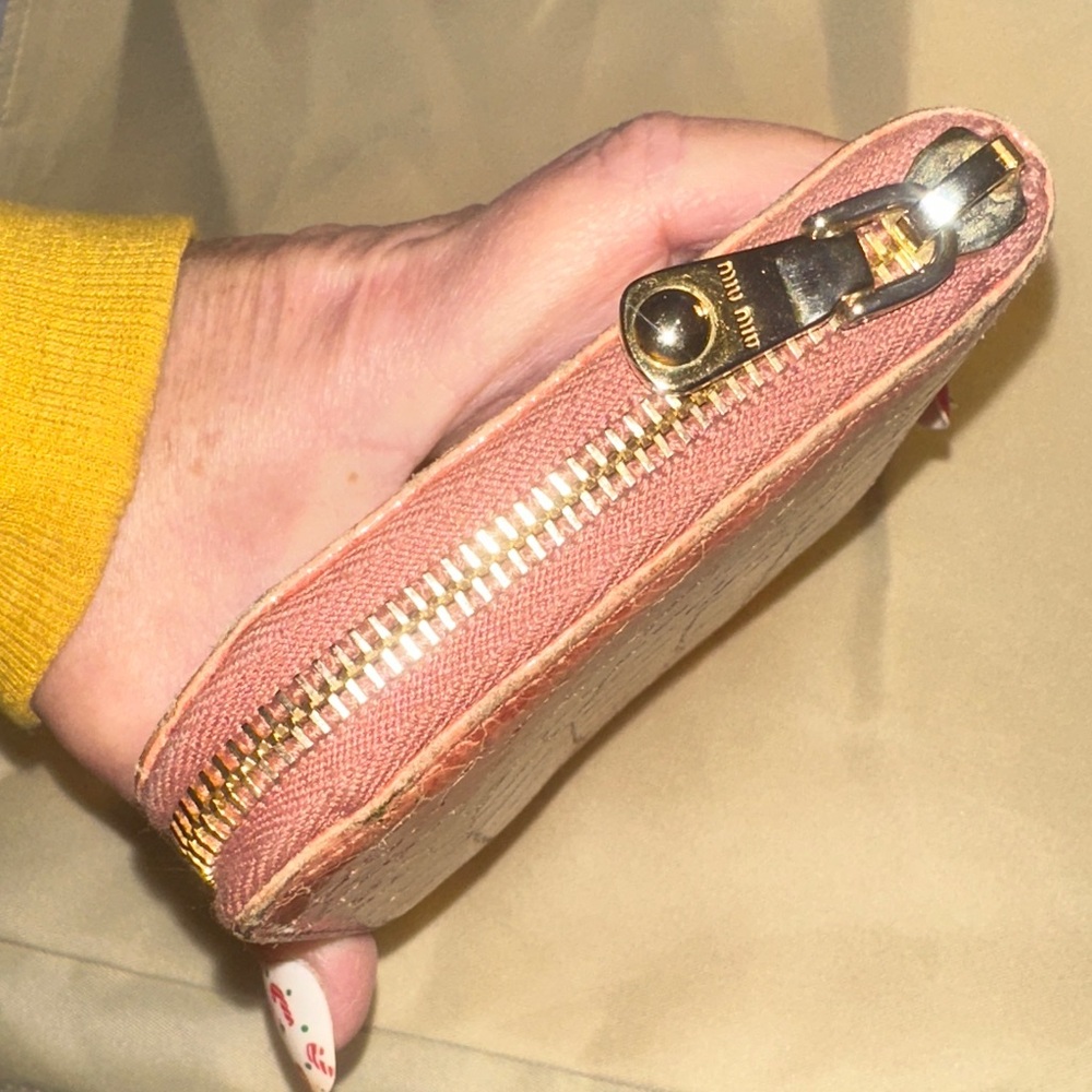 Miu Miu Coral Croc-Embossed Wallet - Picture 3 of 12